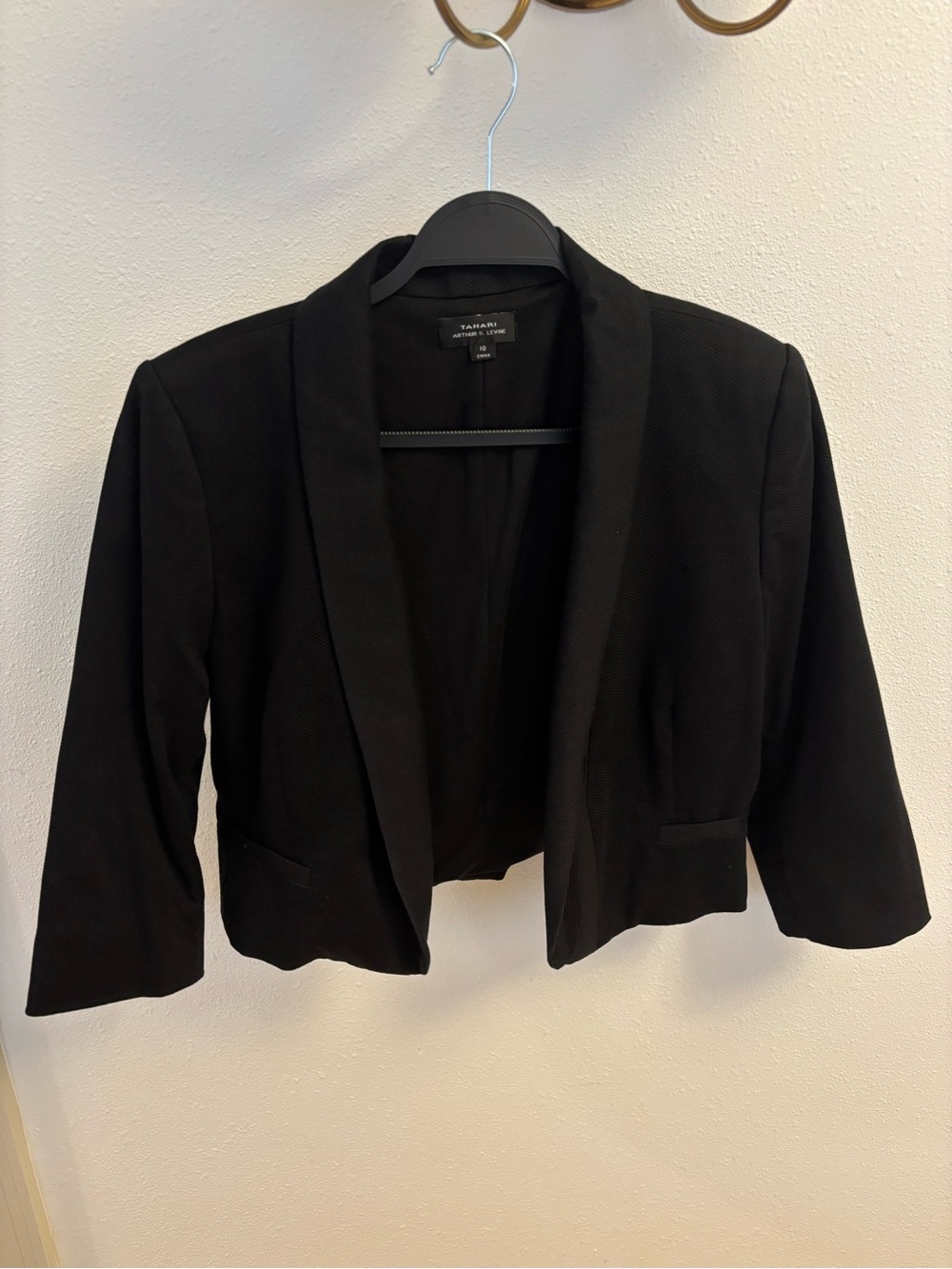Tahari Arthur S. Levine Black Cropped Open Front Blazer Size 10 Like New